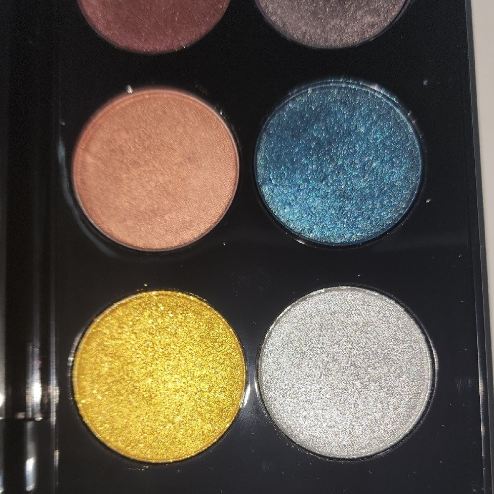 Pat McGrath Black Eyeshadow Palette with Gold Accents - Picture 3 of 7